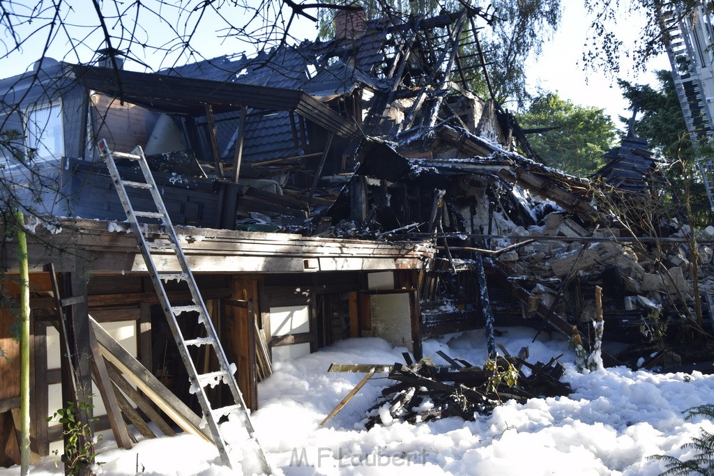 Grossfeuer Einfamilienhaus Siegburg Muehlengrabenstr P1224.JPG - Miklos Laubert